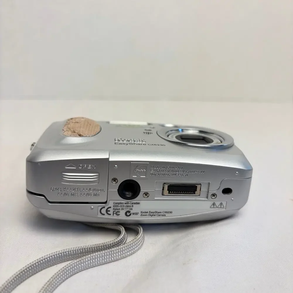 Kodak Easy Share 2 mega pixel digital camera. CX6230. no cords, untested